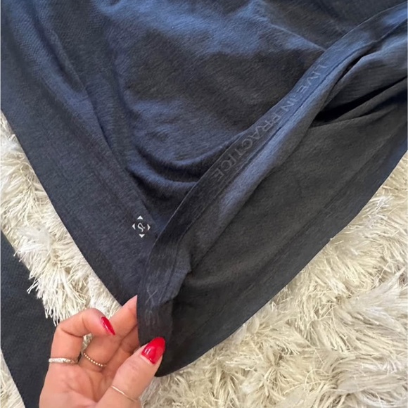 Men's Lululemon Long Sleeve Shirt - Picture 5 of 5